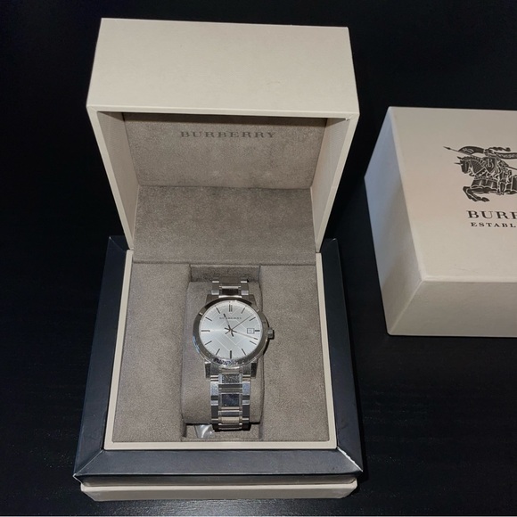 Authentic Burberry Watch - Picture 4 of 5